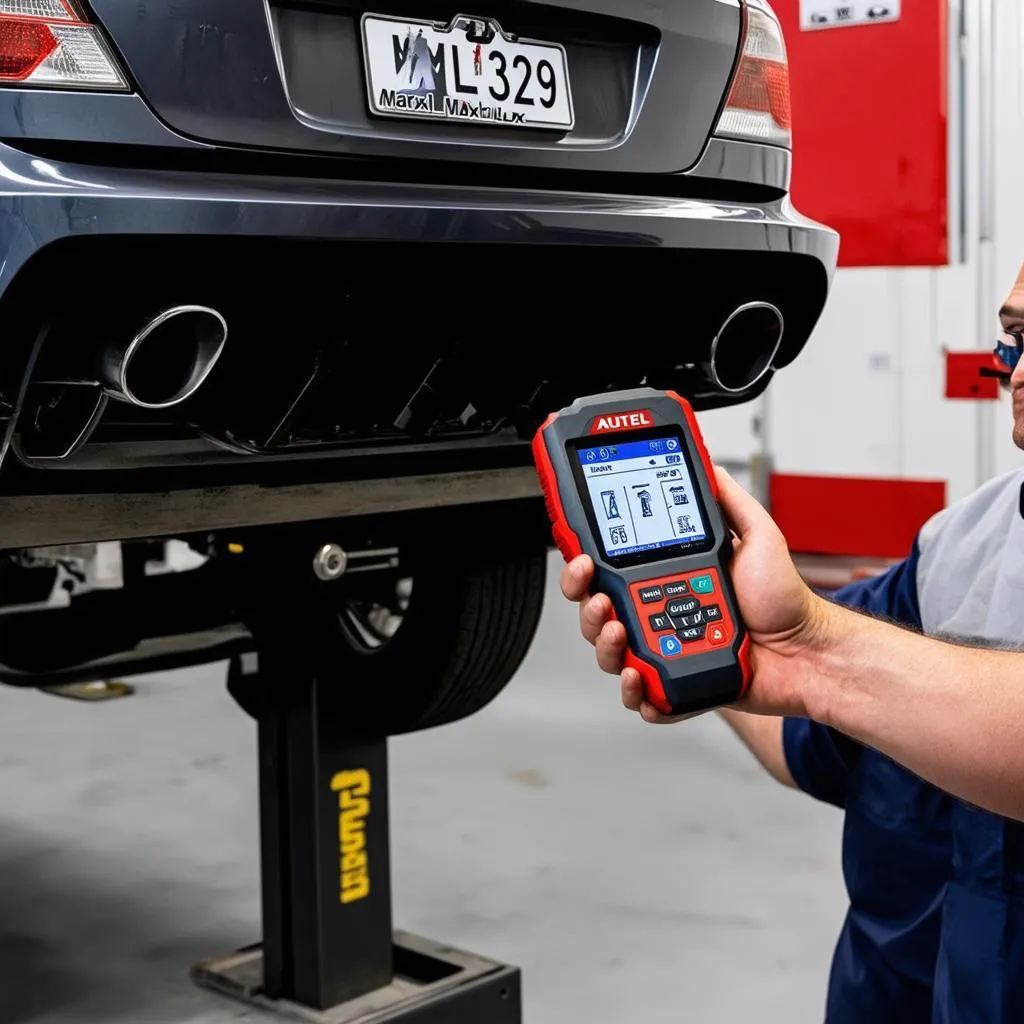 Mechanic using Autel MaxiLink ML329